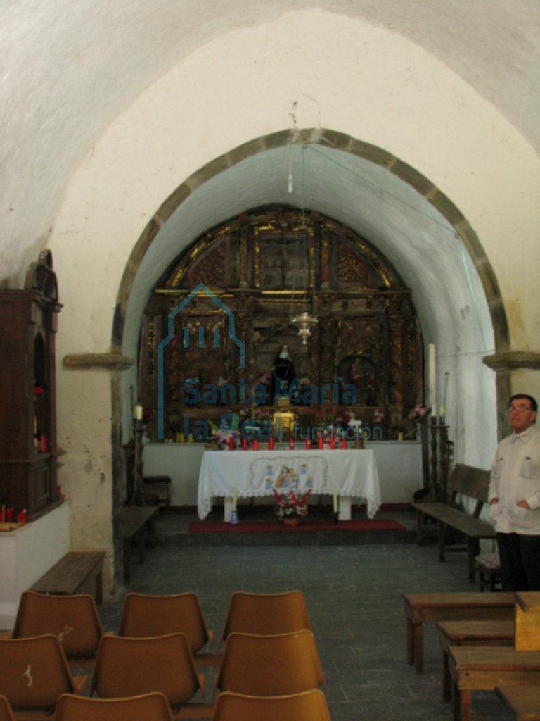 Nave vista desde los pies Nave vista desde los pies