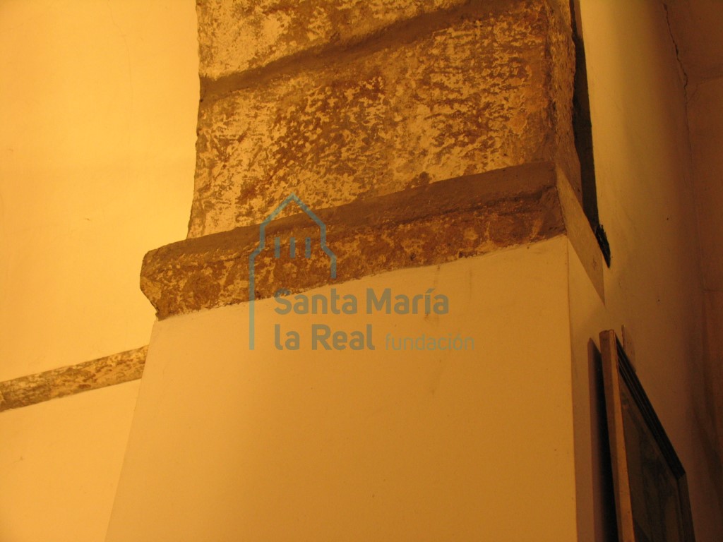 Imposta derecha del arco triunfal