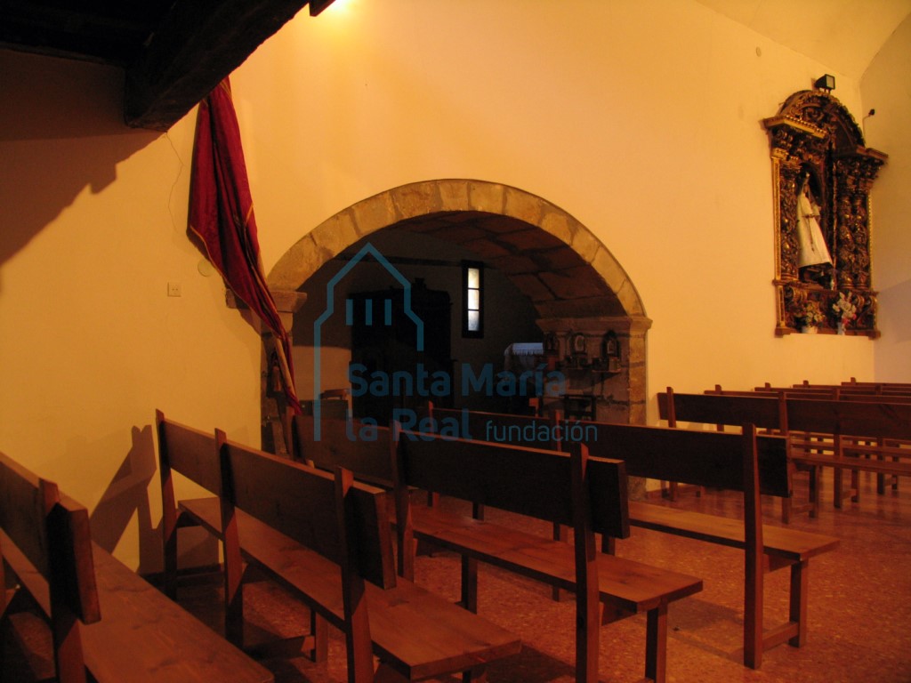 Capilla en lado izquierdo de la nave