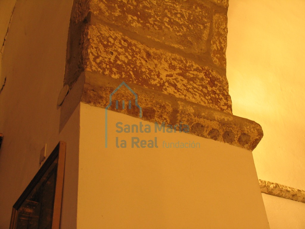 Imposta izquierda del arco triunfal