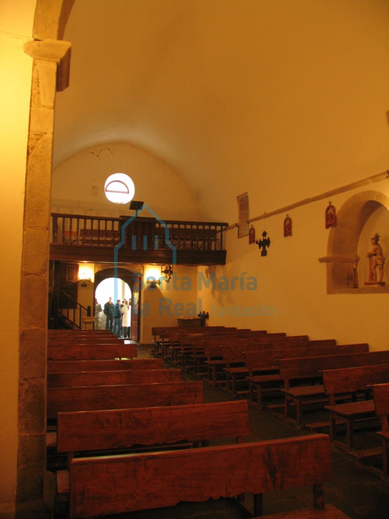 Nave desde el presbiterio