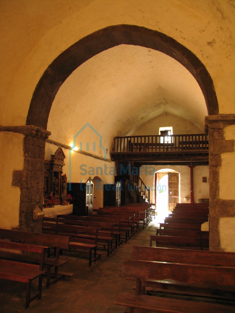 Nave desde el presbiterio