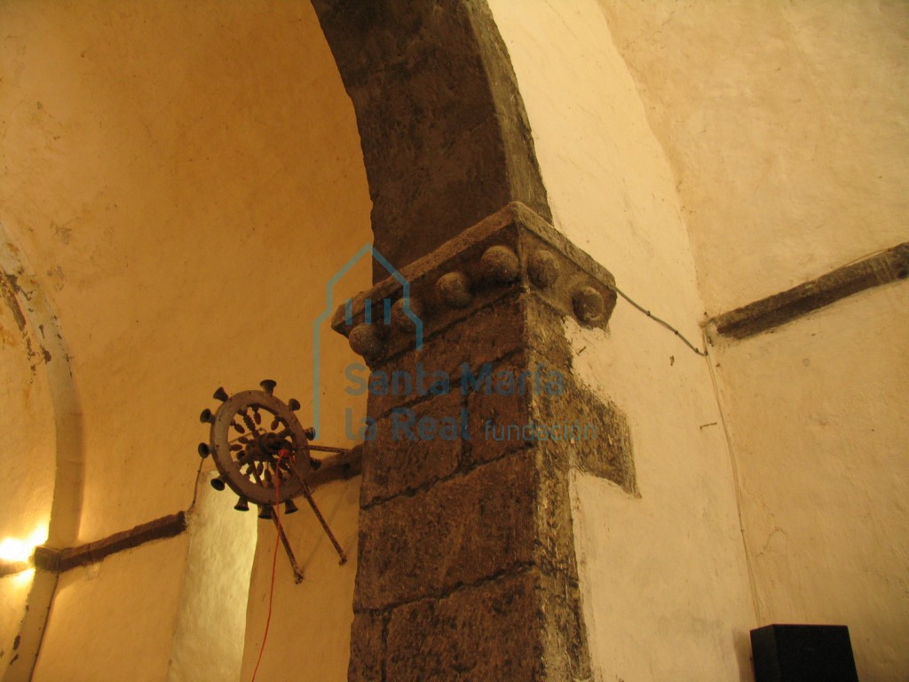 Imposta derecha del arco del triunfo