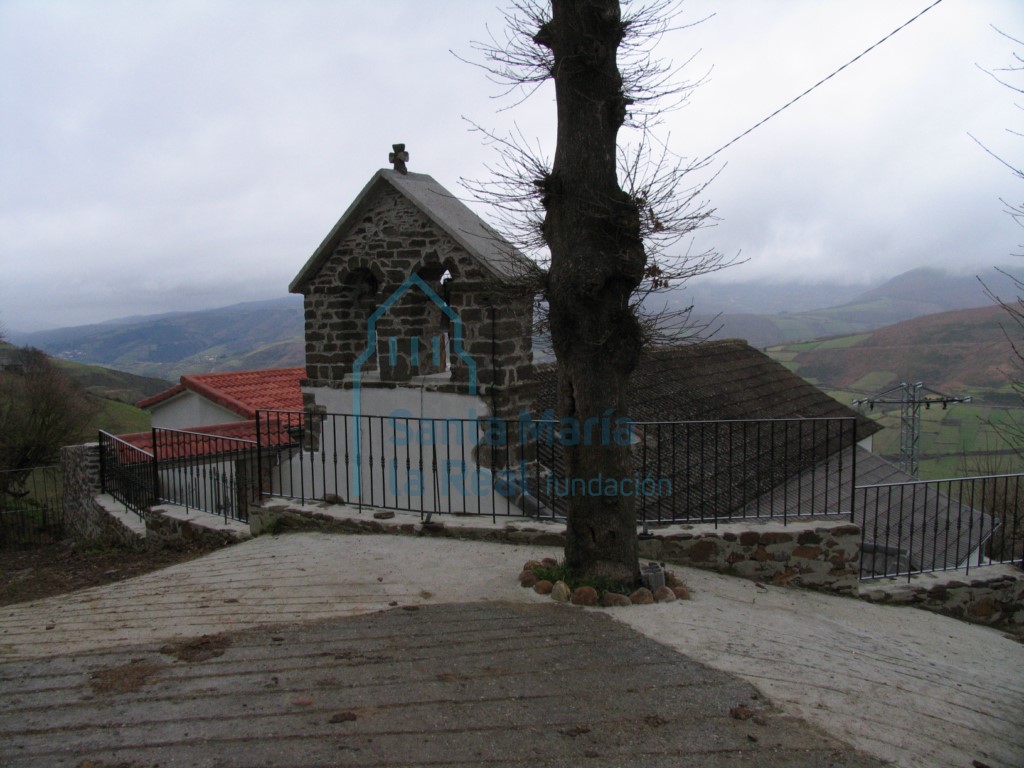 Vista exterior del hastial oeste