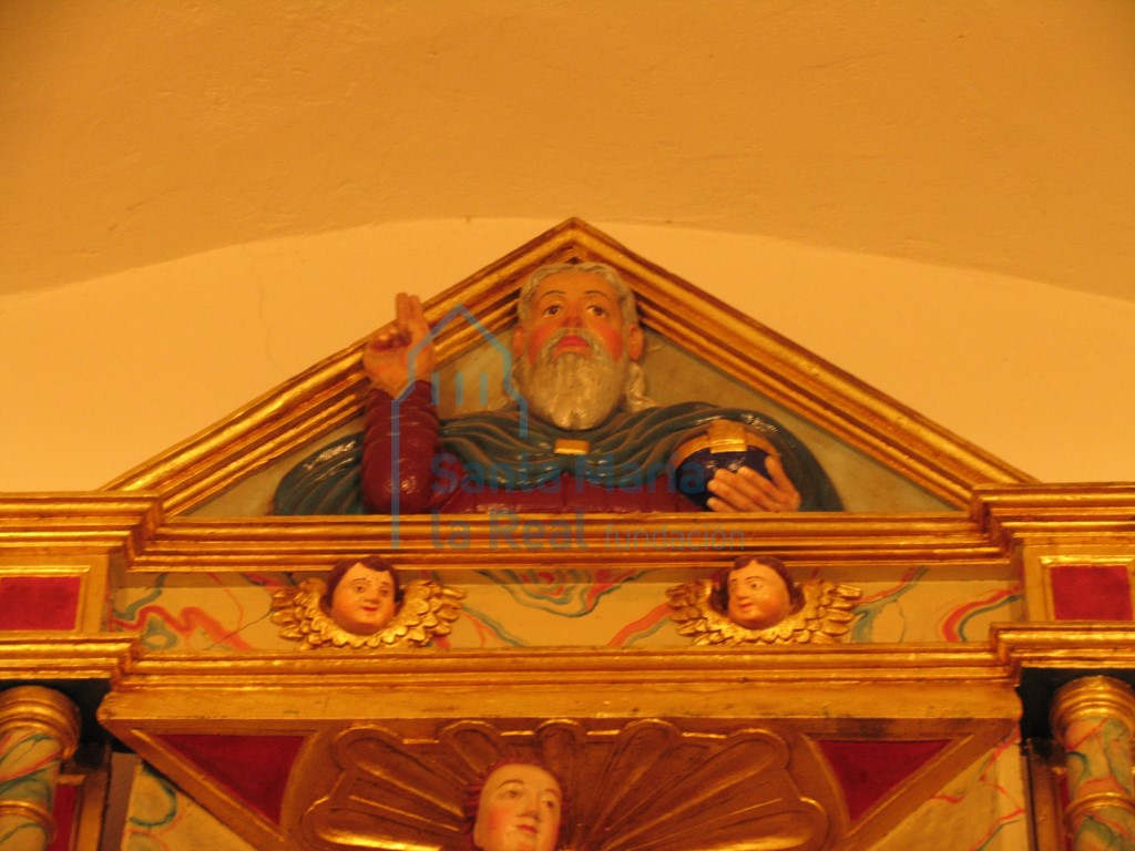 Detalle superior del retablo del altar mayor
