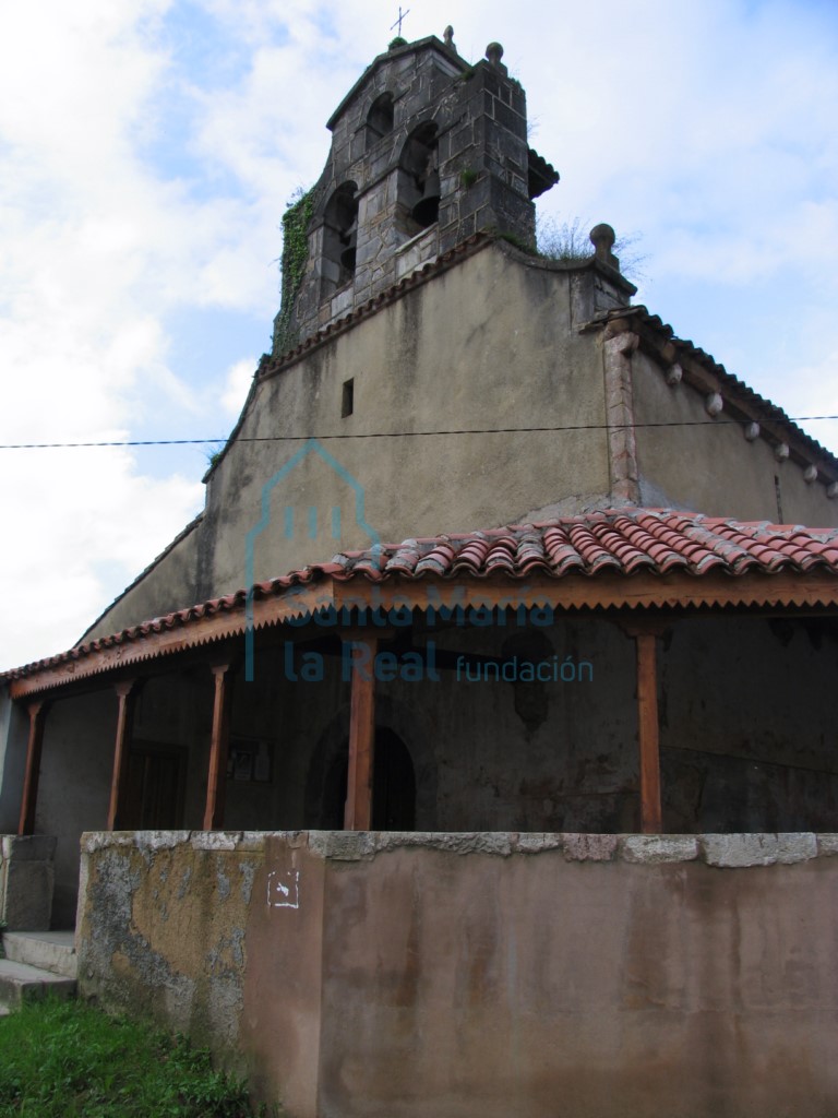Exterior de la iglesia desde el oeste