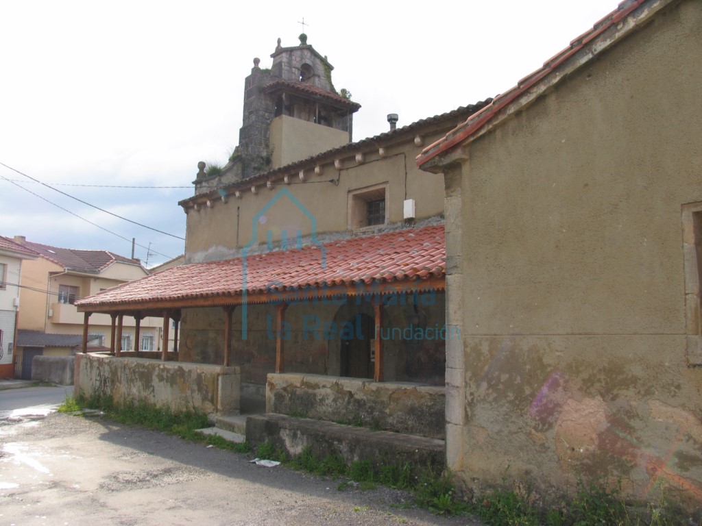 Exterior del flanco meridional desde la cabecera