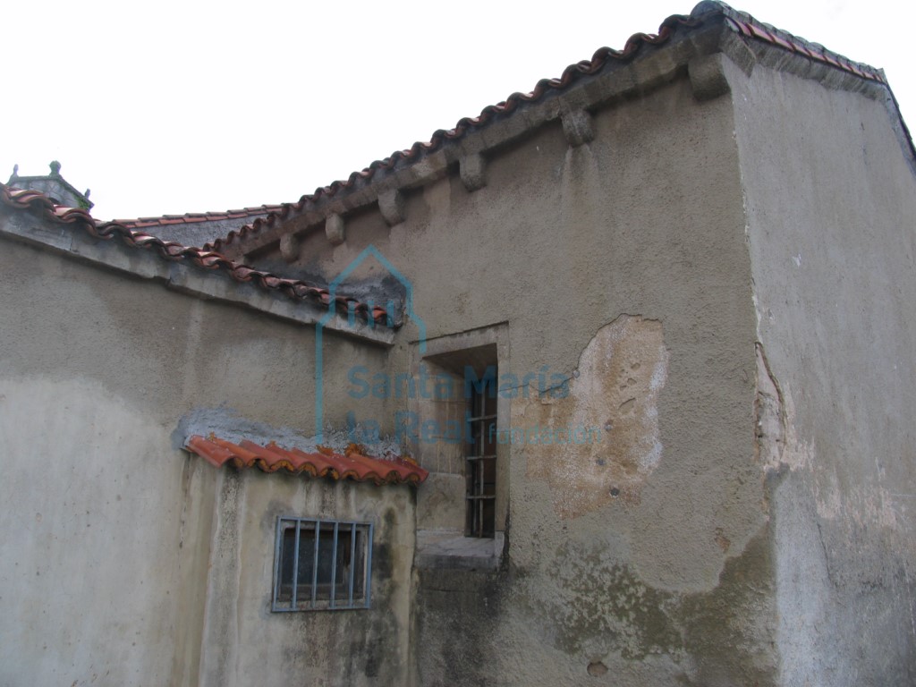 Detalle del exterior de la cabecera