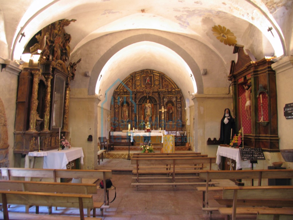 Interior hacia la cabecera