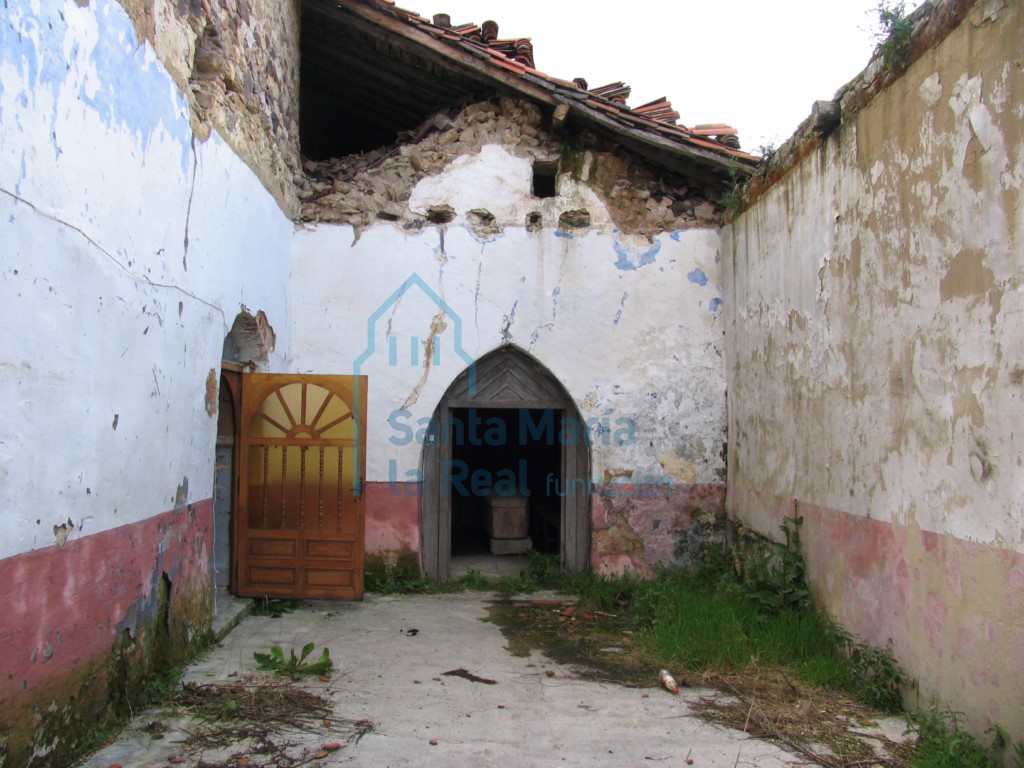 Estancia adosada al muro norte de la nave, vista hacia los pies