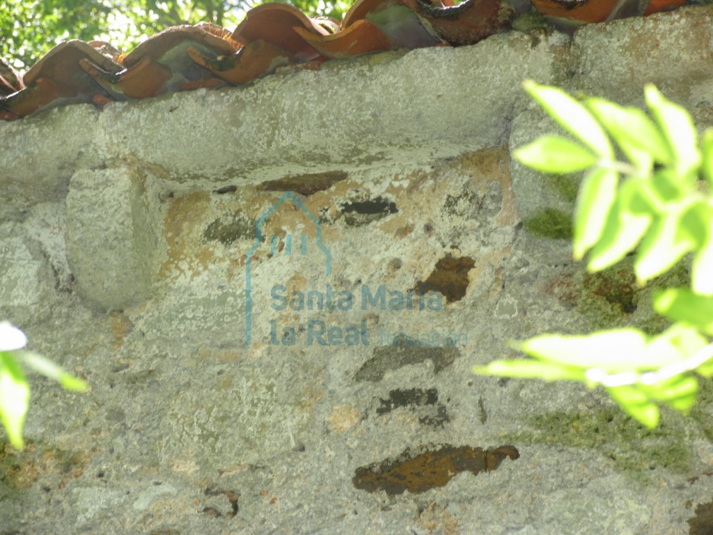 Lado norte de la cabecera. Detalle de canecillos