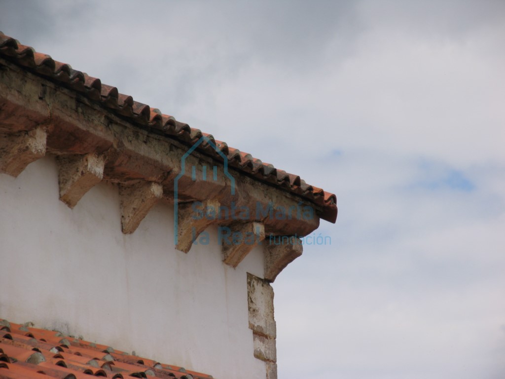 Canecillos del muro sur