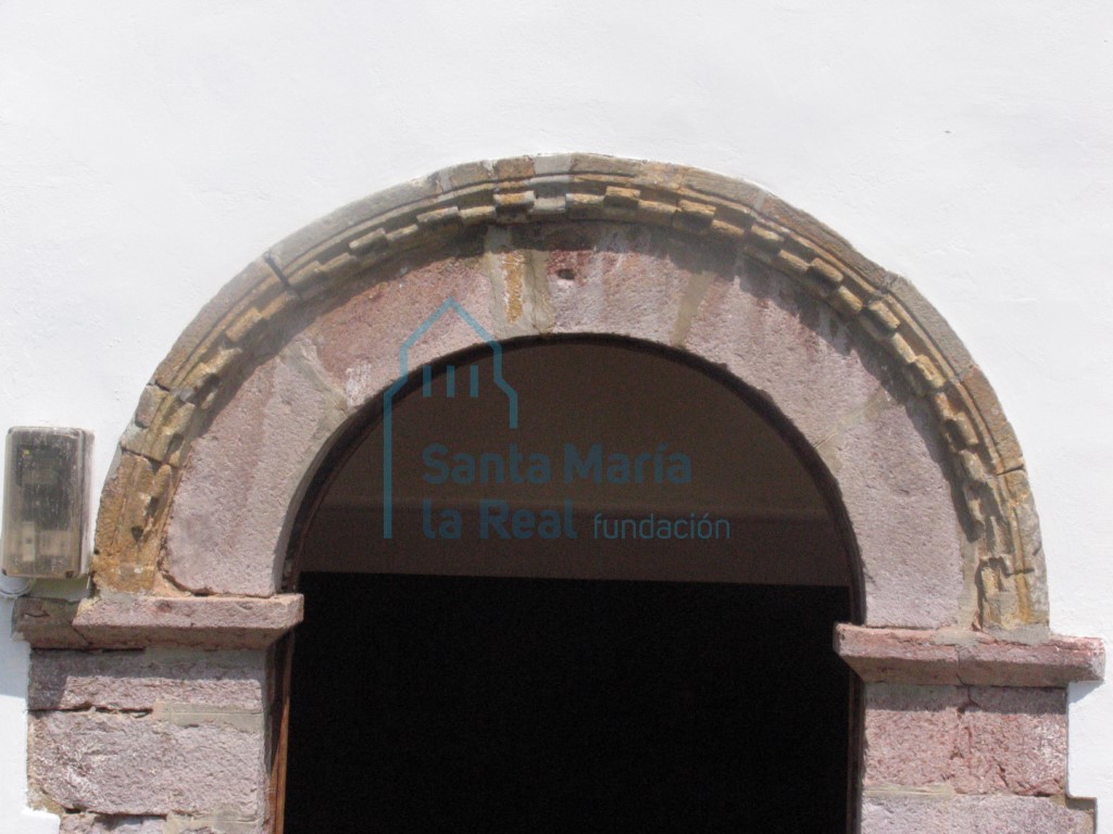 Detalle del arco de la portada occidental