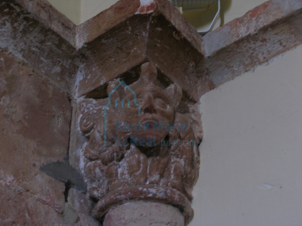 Capitel interior del arco triunfal en el lado del evangelio