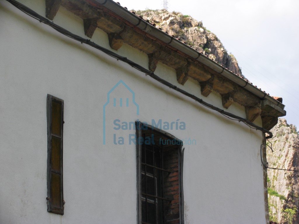 Canecillos de la cabecera