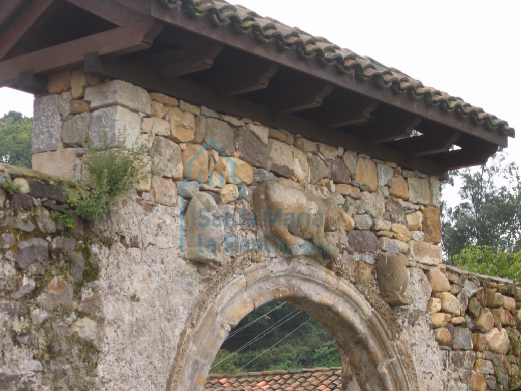 Detalle de la portada exterior