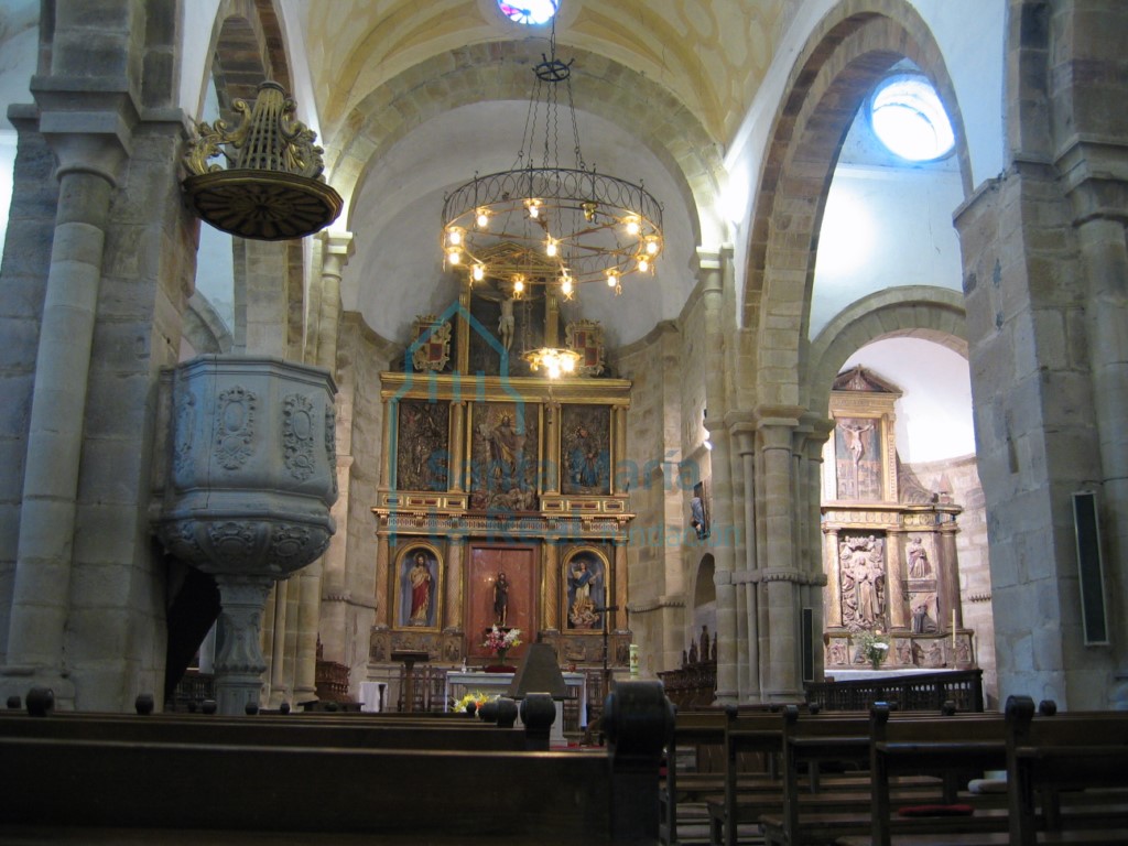 Interior de la iglesia