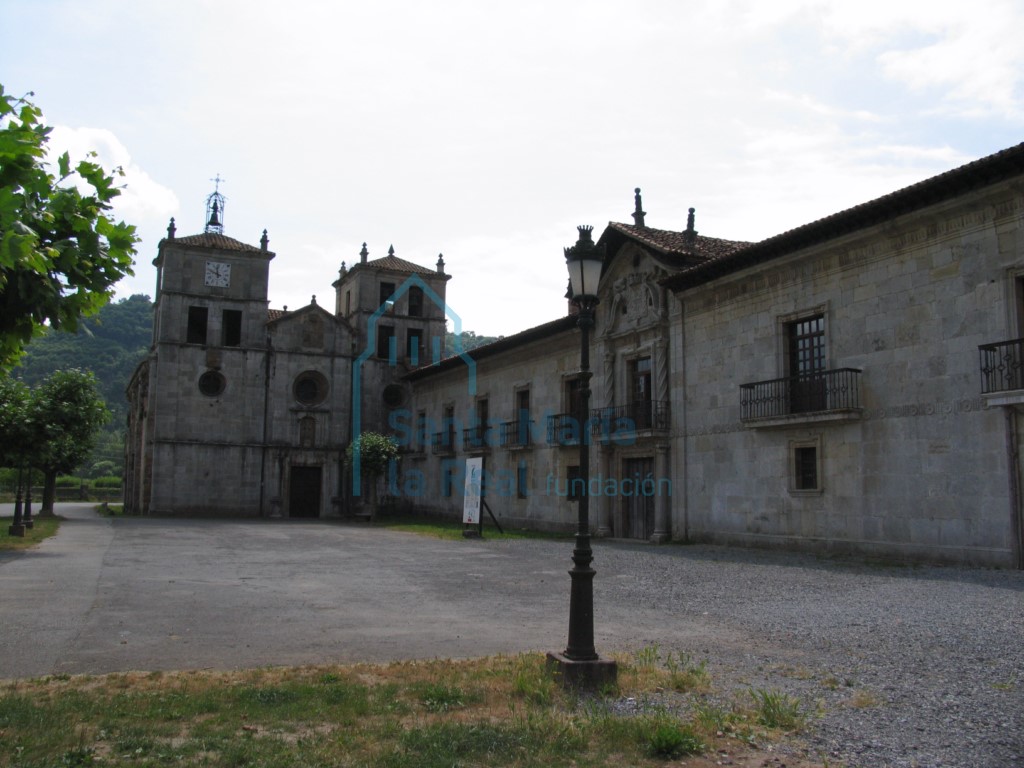 Vista exterior del monasterio