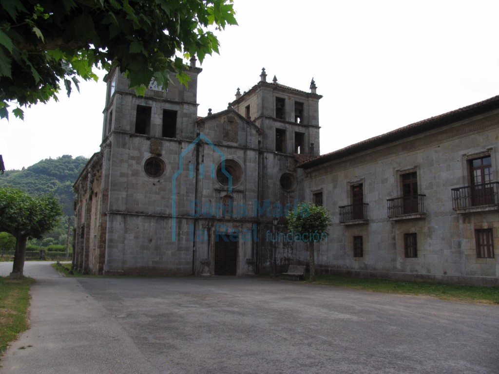 Vista exterior del monasterio