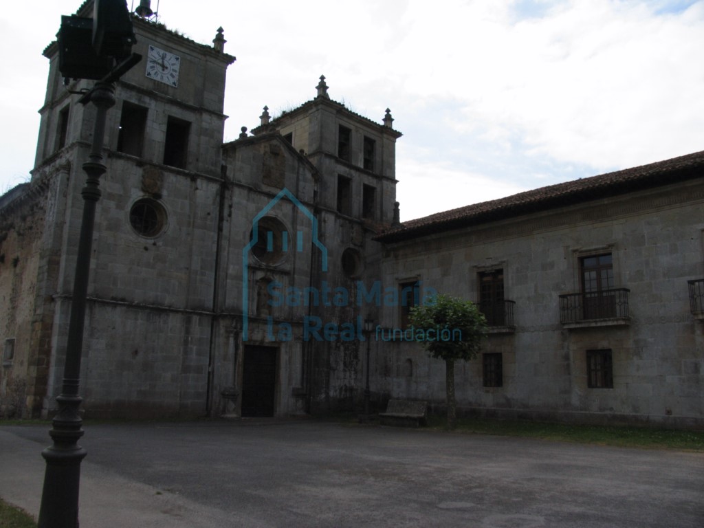 Vista exterior del monasterio