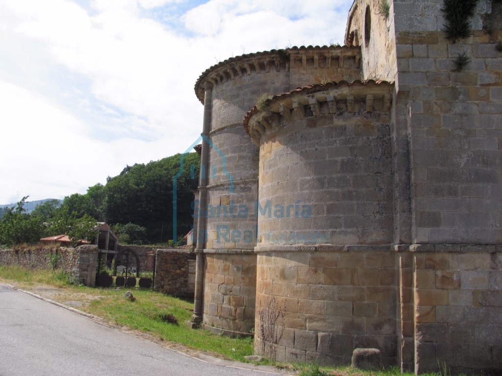Detalle del exterior de la cabecera
