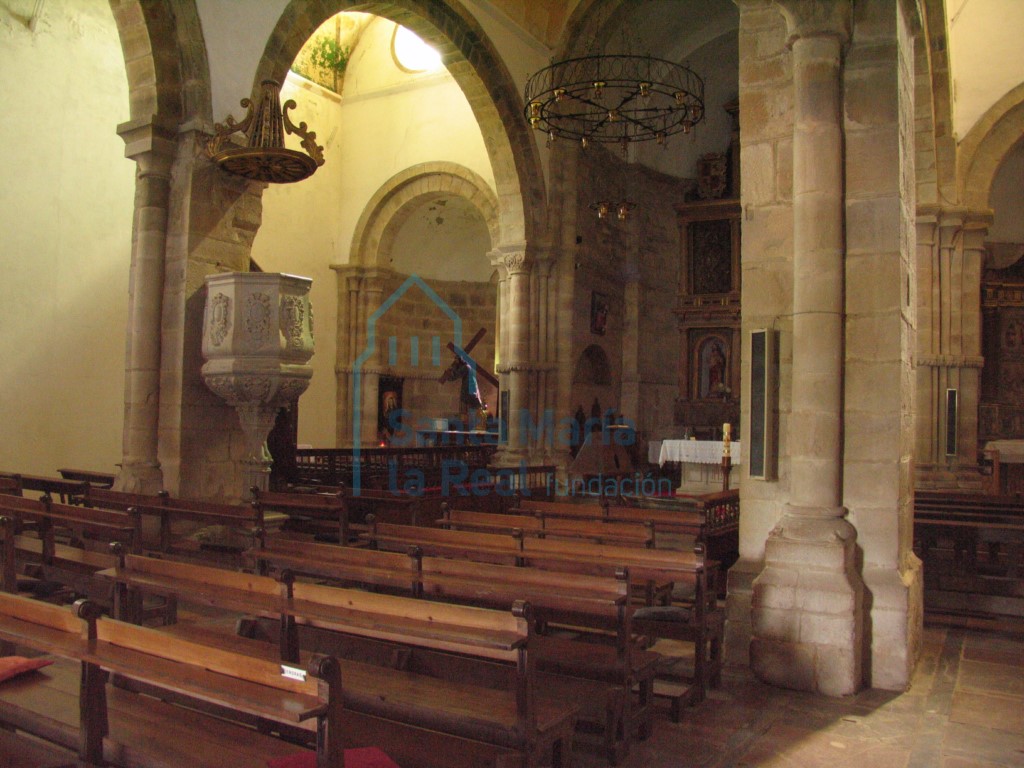 Interior del templo en dirección a la nave septentrional