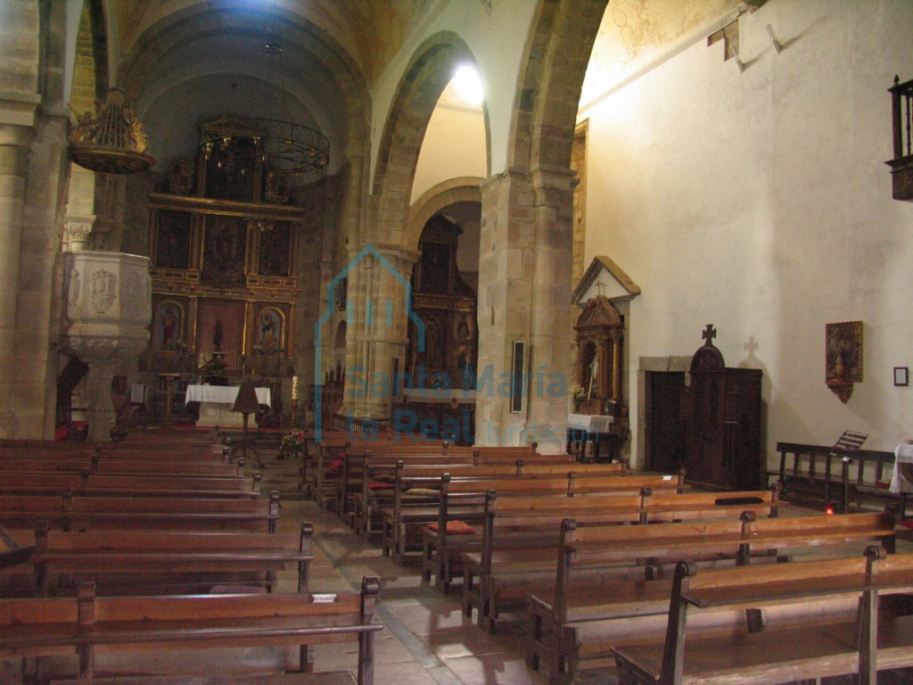 Interior del templo en dirección al ábside meridional