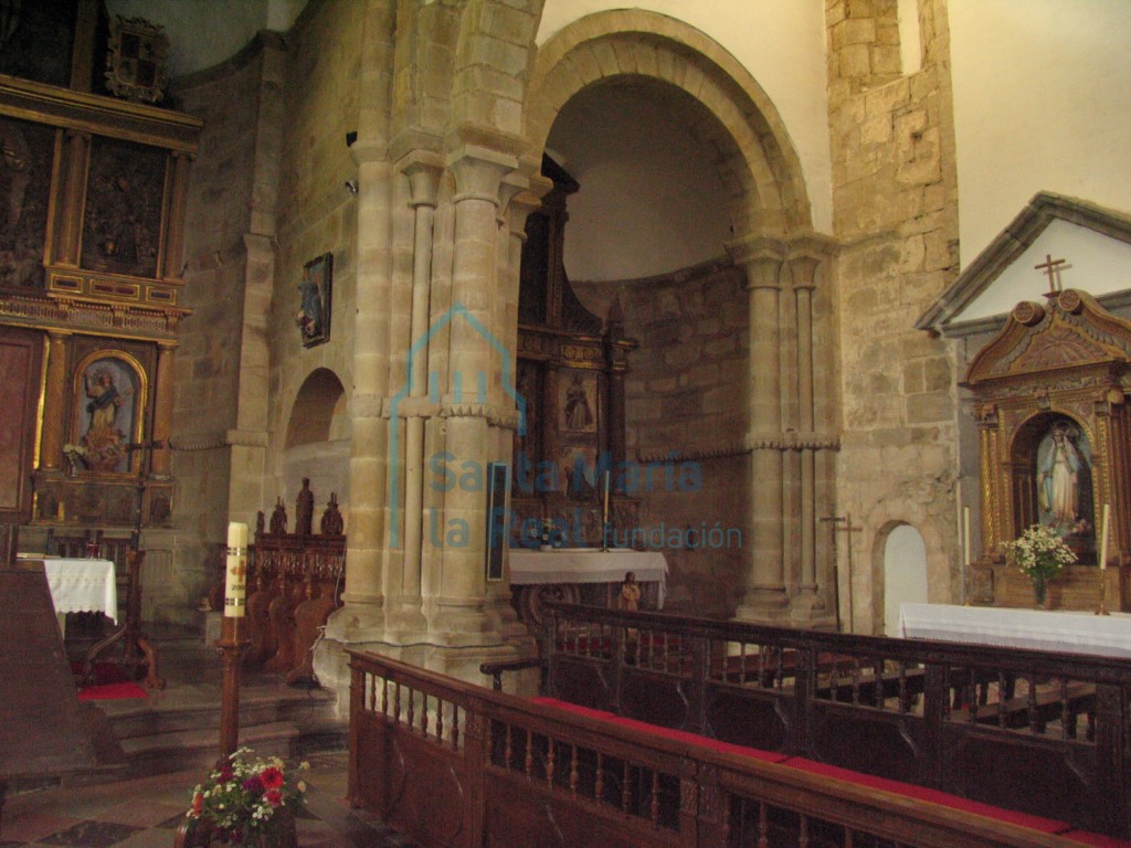Interior del templo hacia el ábside meridional