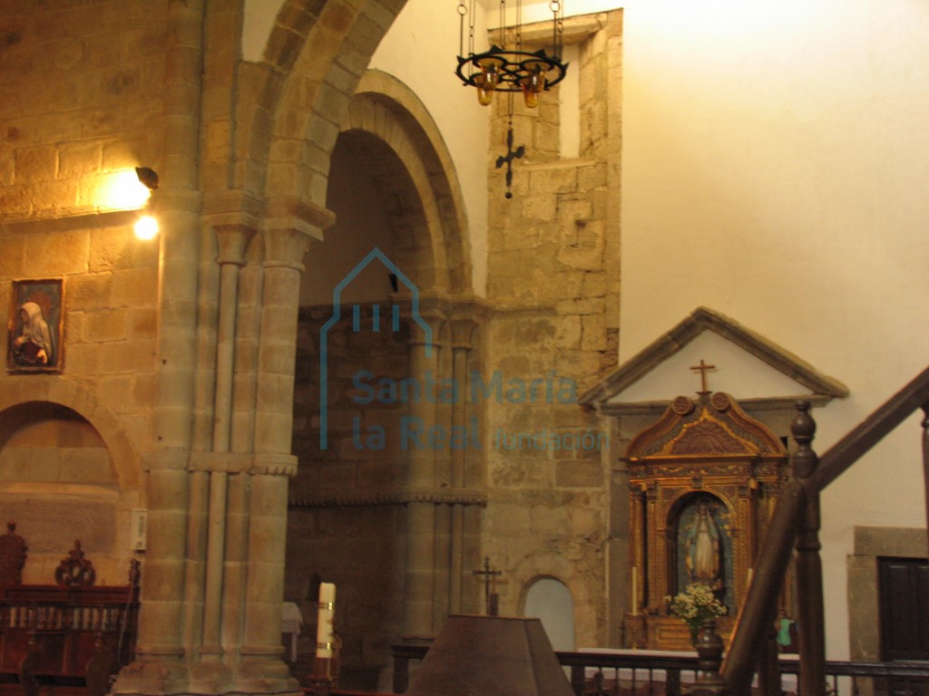 Interior del templo hacia la nave meridional