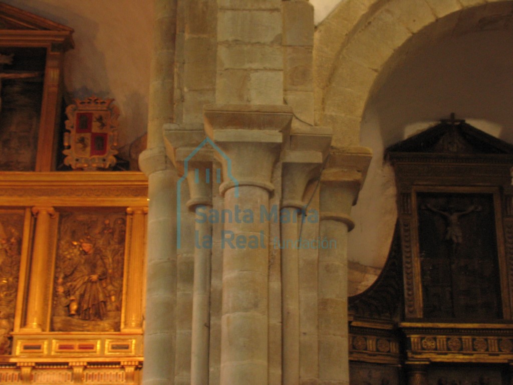 Capiteles de la cabecera