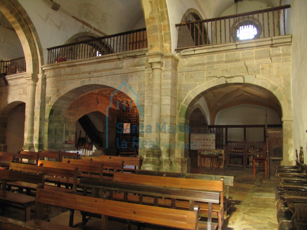 Interior del templo hacia los pies