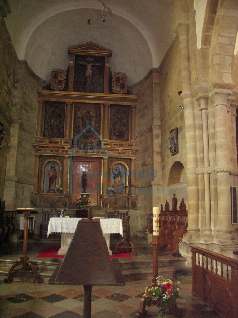 Interior hacia la cabecera