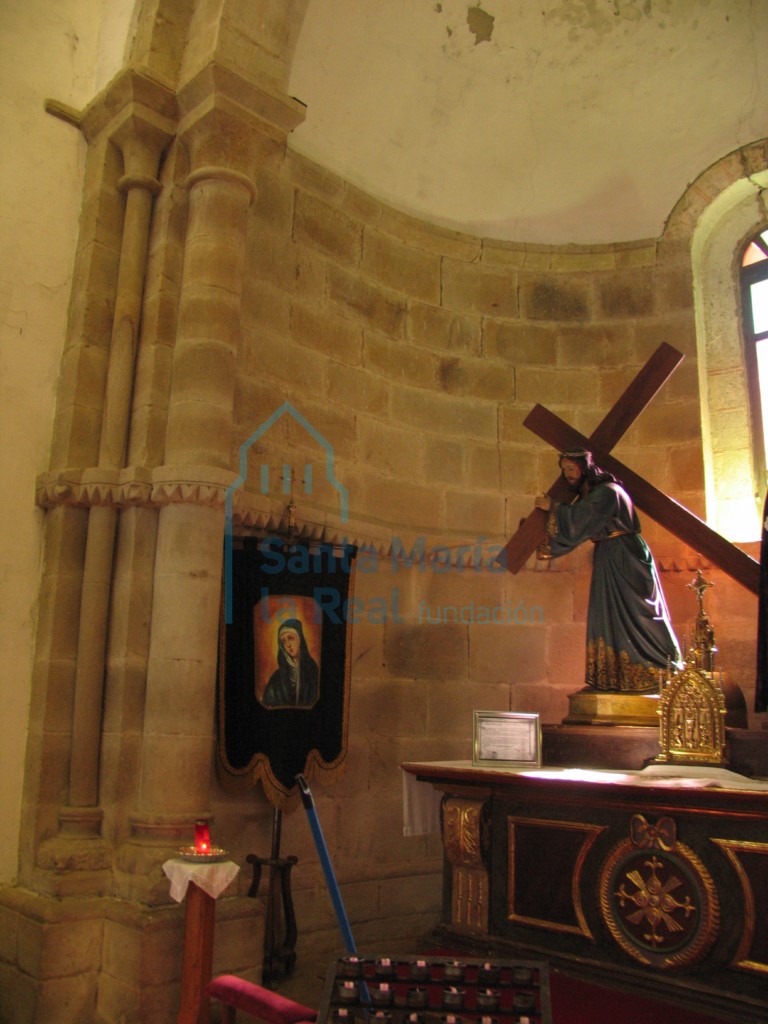 Detalle del interior del ábside del evangelio