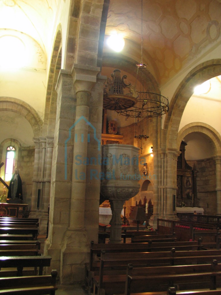 Interior hacia la cabecera