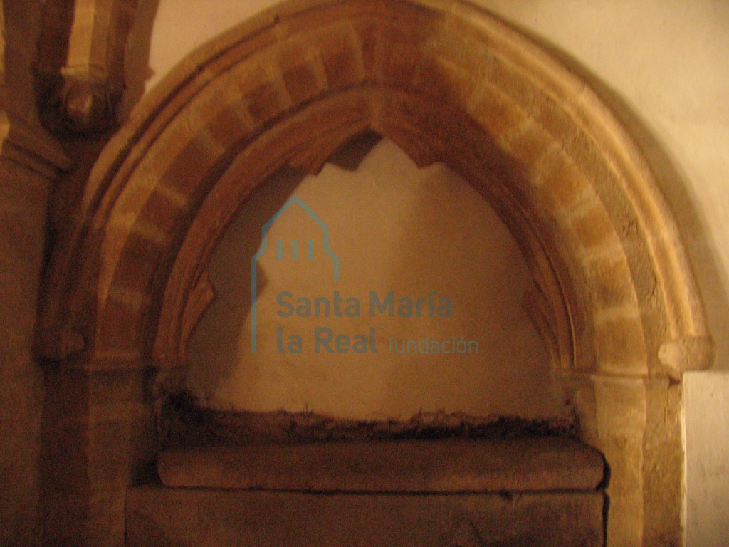 Detalle del arcosolio situado en la capilla funeraria de estilo gótico Detalle del arcosolio situado en la capilla funeraria de estilo gótico