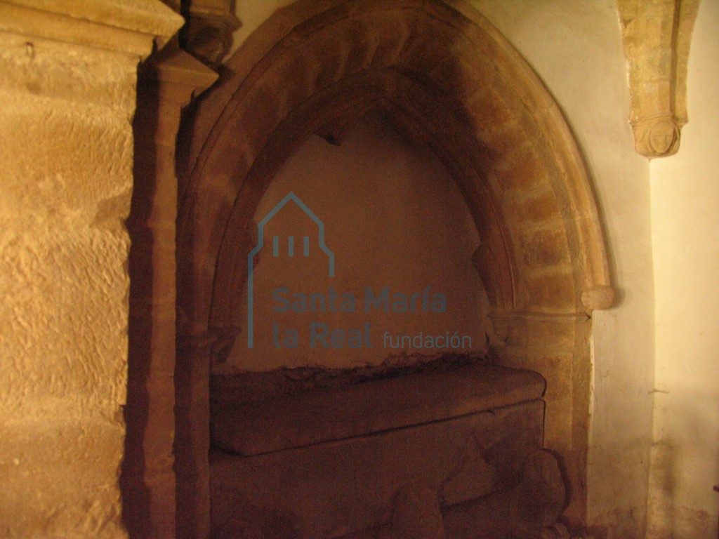 Detalle del arcosolio situado en la capilla funeraria de estilo gótico Detalle del arcosolio situado en la capilla funeraria de estilo gótico