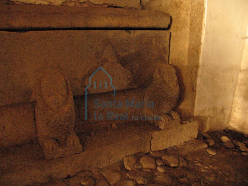 Detalle del arcosolio  situado en  la capilla funeraria de estilo gótico