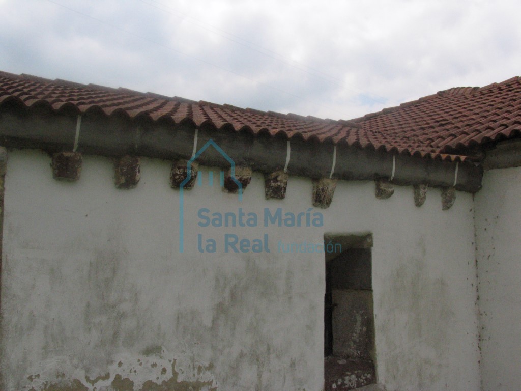 Canecillos de la cabecera