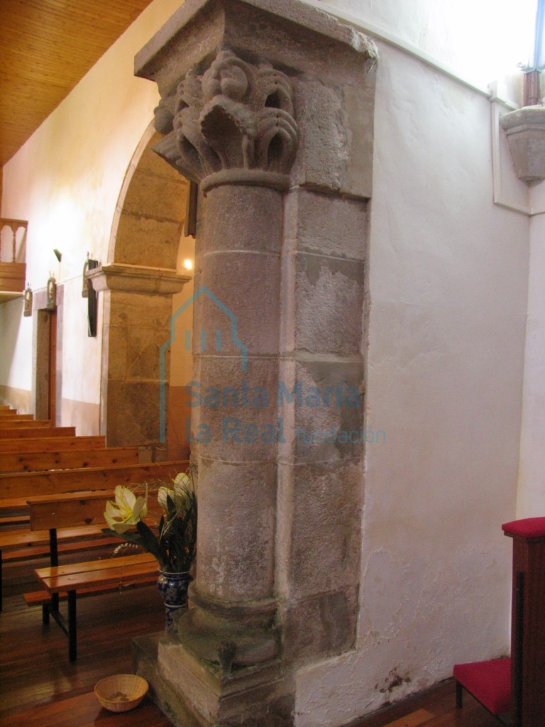 Columna izquierda del arco triunfal