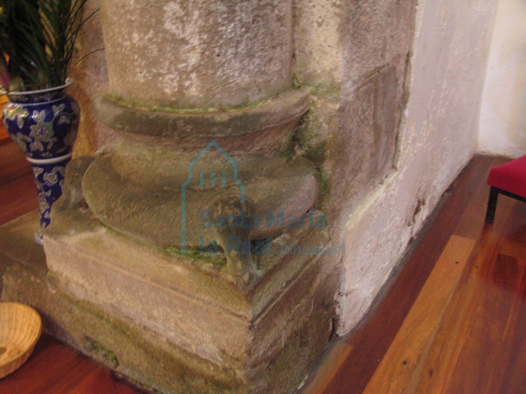Basa de la columna izquierda