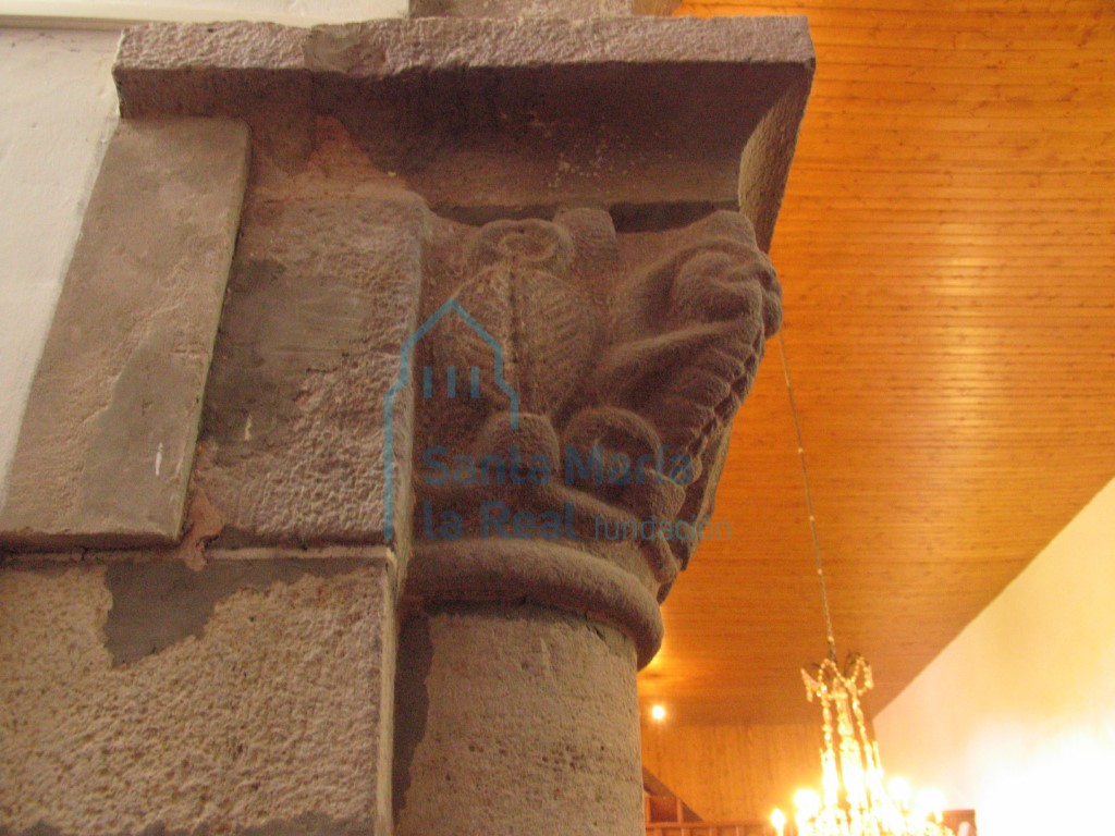Capitel derecho del arco triunfal