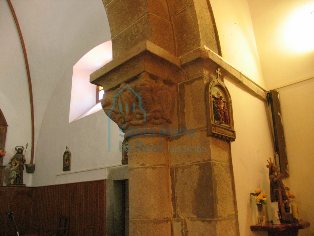 Jamba derecha del arco triunfal