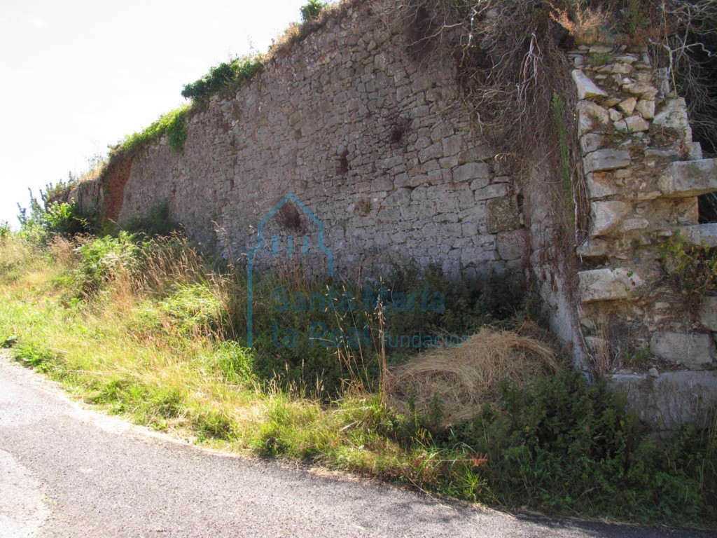 Muro exterior de la iglesia