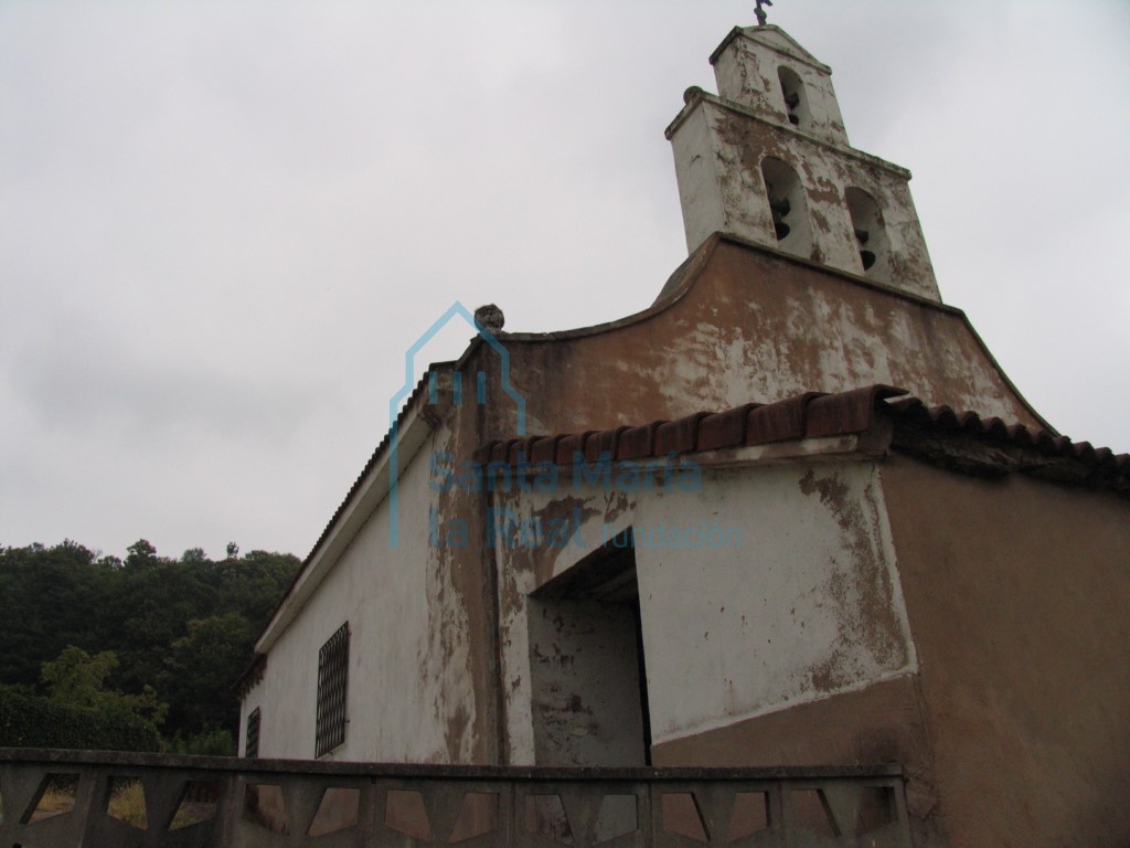 Fachada de la iglesia