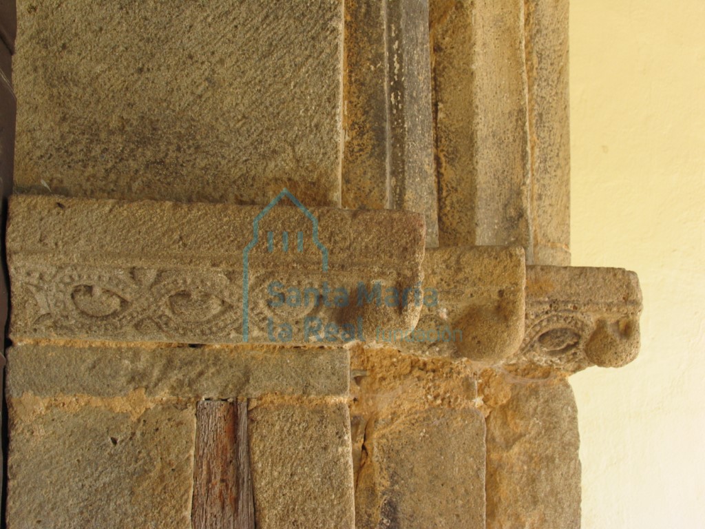 Capiteles imposta de la portada meridional