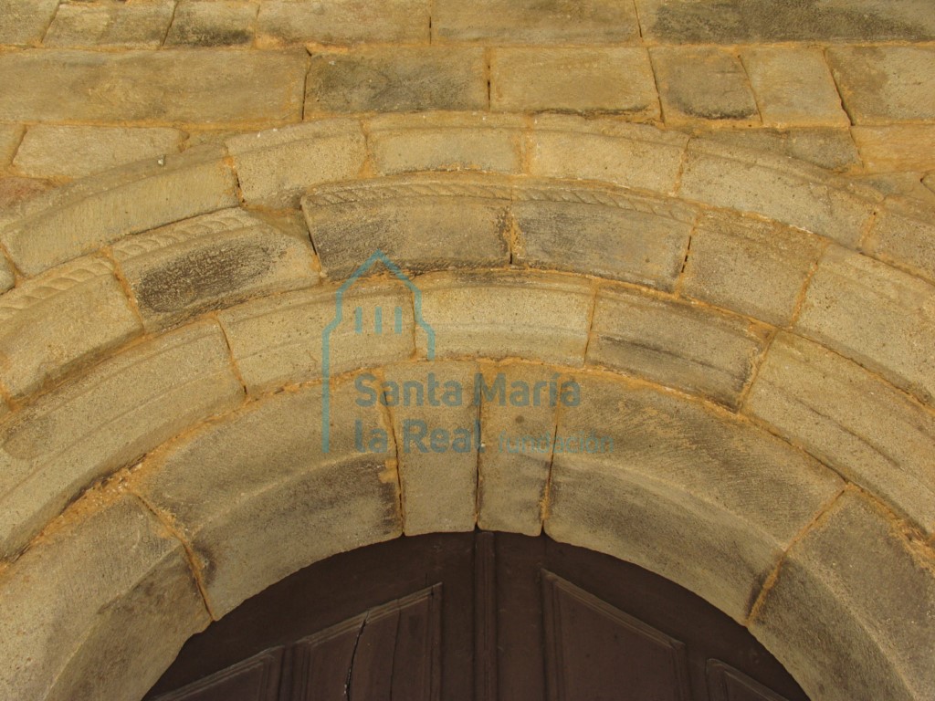 Detalle de las arquivoltas de la portada
