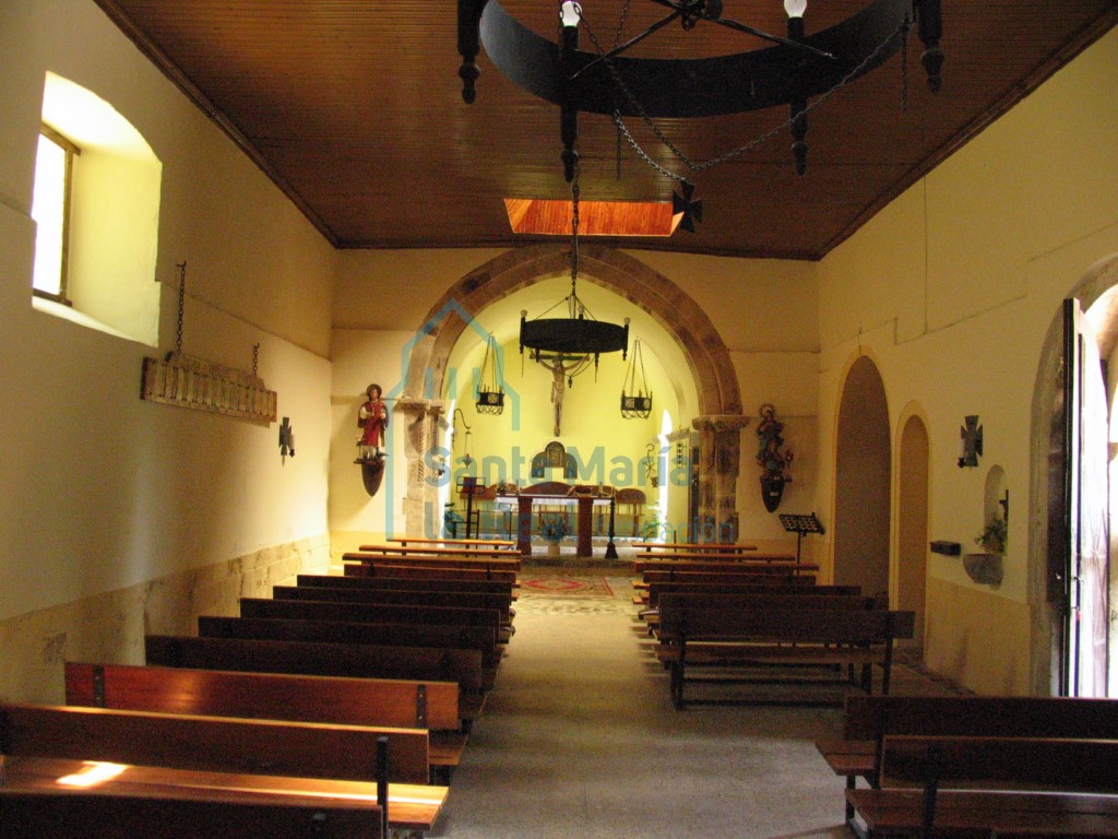 Interior de la nave desde los pies