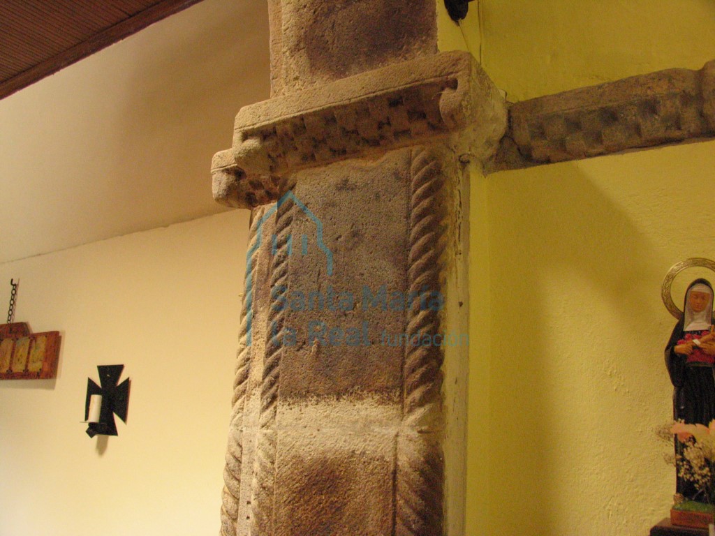 Detalle de la jamba izquierda del arco triunfal