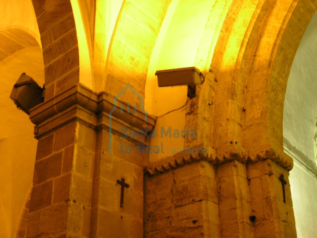 Imposta del arco triunfal del lado izquierdo