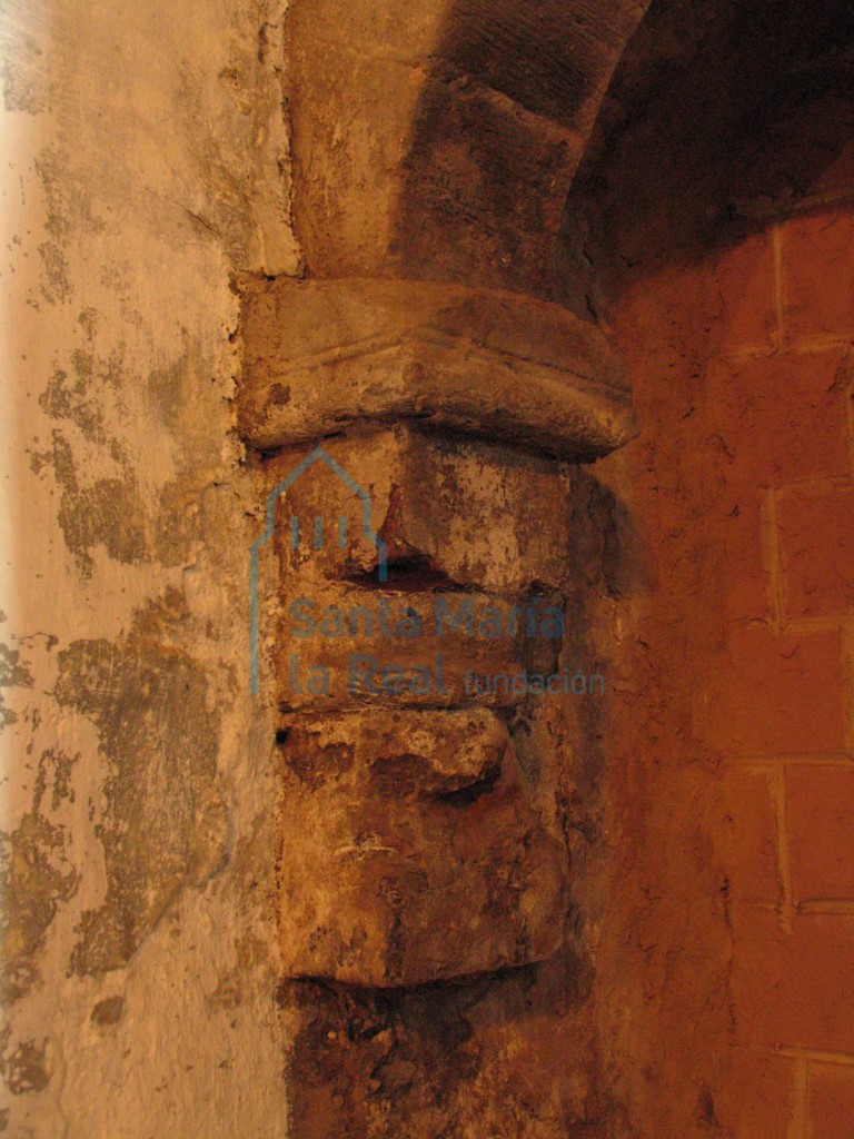 Capitel izquierdo del absidiolo izquierdo